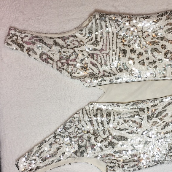 Party dress. Silver and White Forever 21 Sz S - Picture 6 of 8